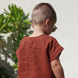 LittleClassic – Elegant & bequem – Leinenhemd für Jungen mit Knopfdetail