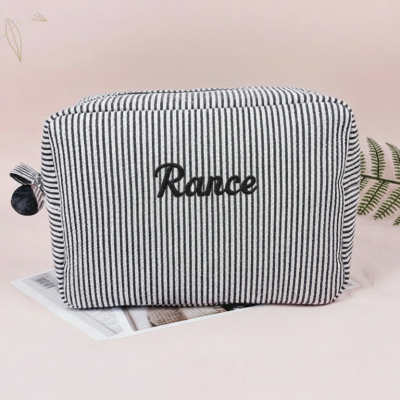 Striped Name Pouch – Individuell & stilvoll – Kosmetiktasche
