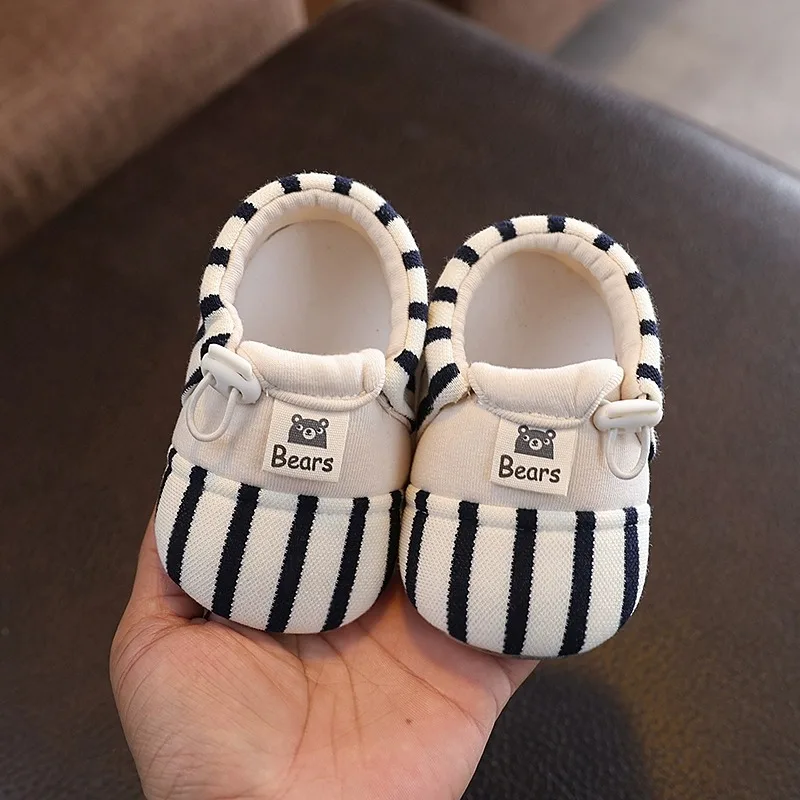 TinyToes – Weich & warm – Erste Babyschuhe mit gestreiftem Design