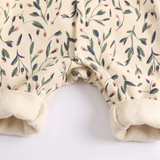 FloraCozy – Weich & warm – Winter-Strampler für Baby-Mädchen mit Blumenmuster