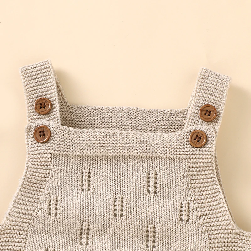 MiniCozy – Weich & bequem – Gestrickte Baby-Latzhose mit Mütze