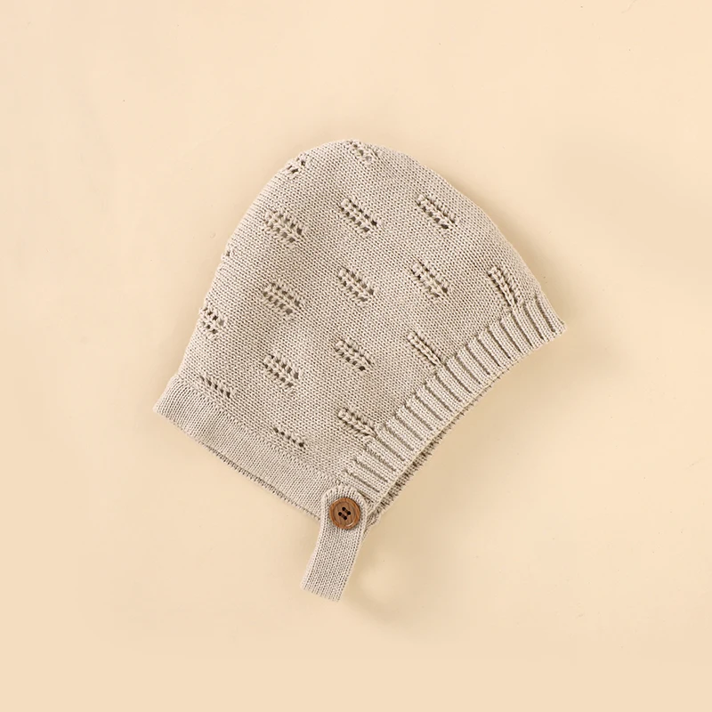 MiniCozy – Weich & bequem – Gestrickte Baby-Latzhose mit Mütze