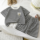 Kids Stripe Outfit – Trendy & bequem – Sommeroutfit für Kinder