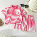 Kids Stripe Outfit – Trendy & bequem – Sommeroutfit für Kinder