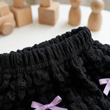 LovelyBloom – Weich & niedlich – Kinderhose mit Rüschen und Schleife