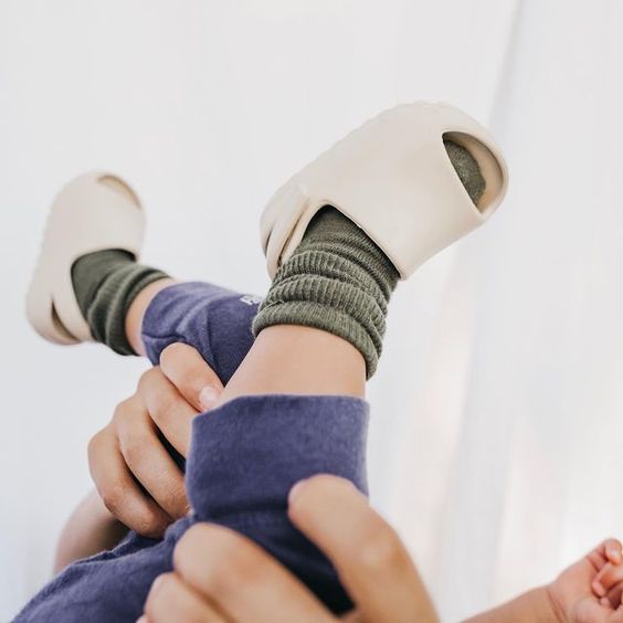 SunnySteps Kids – Komfort und Freiheit – Kinder-Sandalen-Hausschuhe