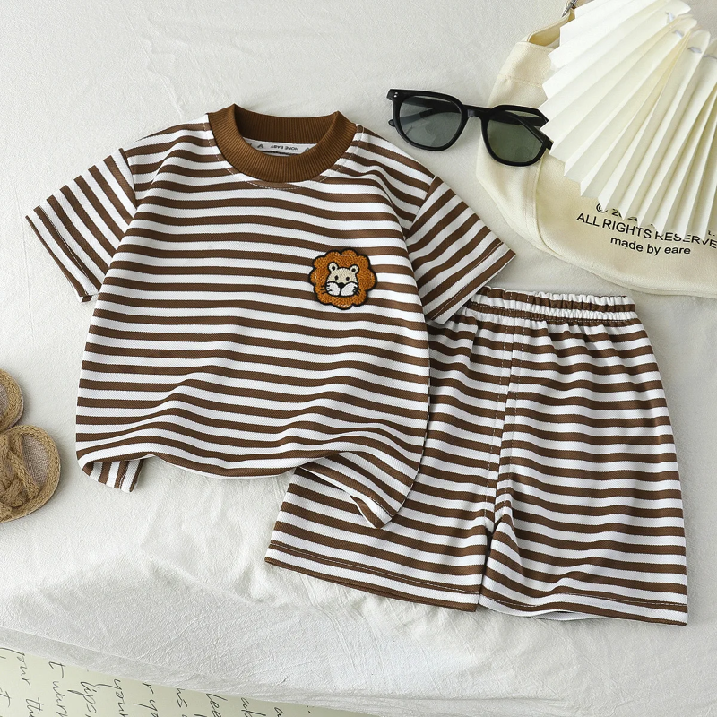 Kids Stripe Outfit – Trendy & bequem – Sommeroutfit für Kinder