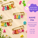 Personalized Charm Pin – Persönlich & stilvoll – Namensbrosche
