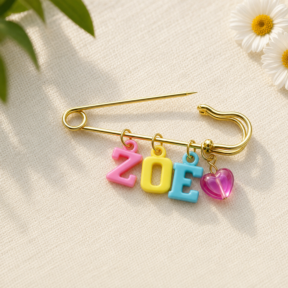 Personalized Charm Pin – Persönlich & stilvoll – Namensbrosche