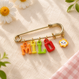 Personalized Charm Pin – Persönlich & stilvoll – Namensbrosche