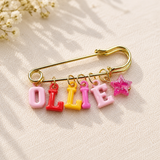 Personalized Charm Pin – Persönlich & stilvoll – Namensbrosche