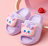 Mini Fashion – Fröhlich & sicher – Polka-Strandpantoffeln