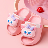 Mini Fashion – Fröhlich & sicher – Polka-Strandpantoffeln