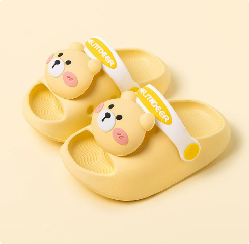 Mini Fashion – Fröhlich & sicher – Polka-Strandpantoffeln