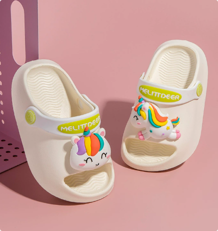 Mini Fashion – Fröhlich & sicher – Polka-Strandpantoffeln