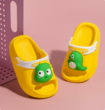 Mini Fashion – Fröhlich & sicher – Polka-Strandpantoffeln