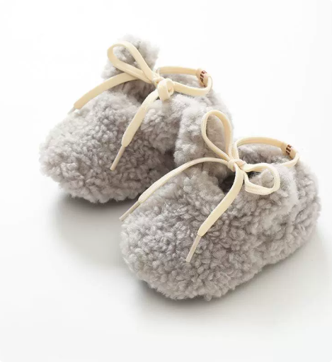 SnuggleBunny – Warm & Sicher – Rutschfeste Hasen-Hausschuhe