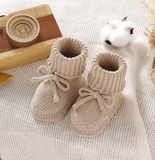 SnuggleSteps – Warm & Weich – Gestrickte Babyschuhe