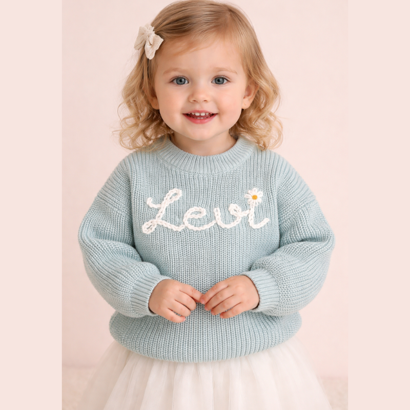 TinyStitch – Personalisierter Strickpullover mit Namen für Kinder