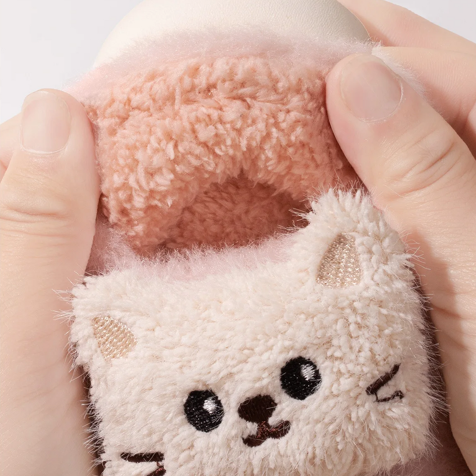 SnuggleKitty – Wärme & Geborgenheit – Katzen-Hausschuhe für Kinder