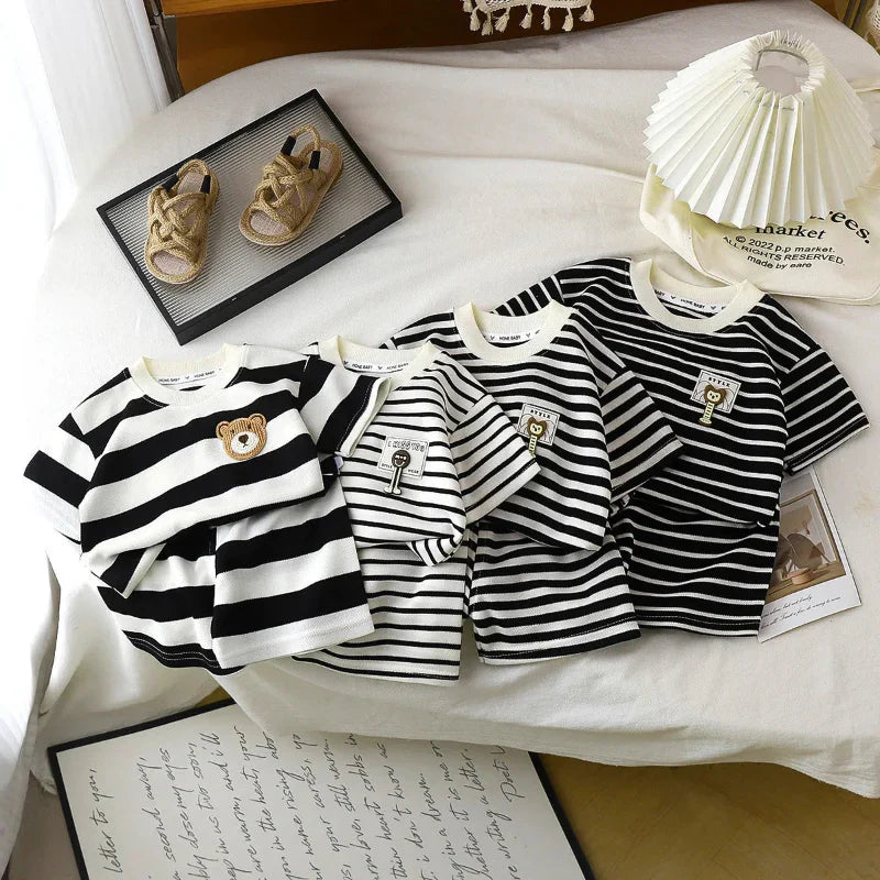Kids Stripe Outfit – Trendy & bequem – Sommeroutfit für Kinder